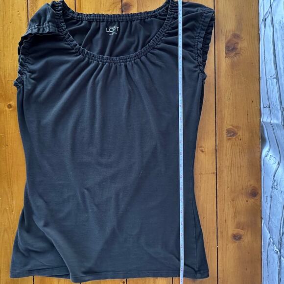 Preowned Ann Taylor LOFT Black Ruffled Cap Sleeve Gathered Neckline Small - Picture 5 of 7